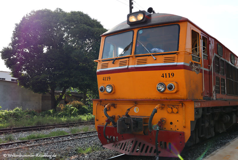 bangkok_goldenesdreieck_phuket - Thailand Kanchanaburi DeathRailway Zug 1