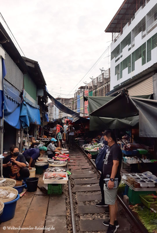 bangkok_goldenesdreieck_phuket - Thailand SamutSongkhram MaeKlongRailwayMarket 3